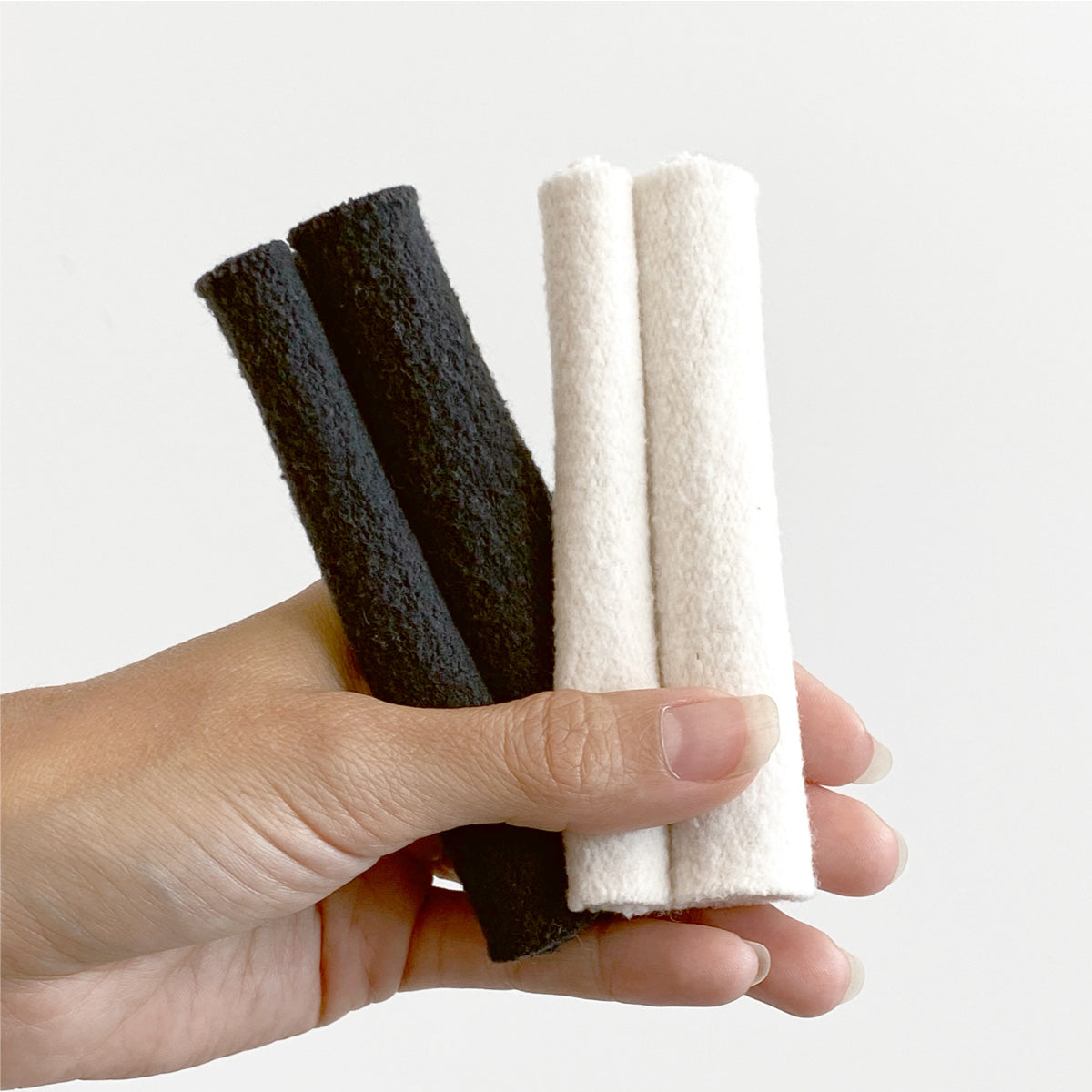 Bateau Bateau - Ensemble de papier toilette lavable, panier et sac  imperméable Chevrons blancs rouleaux blanc et noirs 36 unités